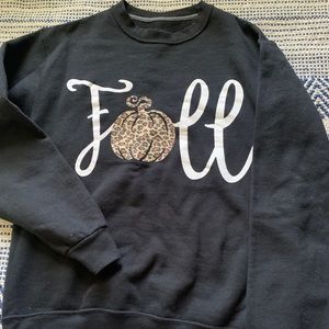 Size medium fall cheetah pumpkin crew